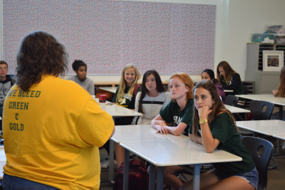 ASB advisor Lisa Claypoole holds an informational meeting for perspective Freshmen class officers in room 41