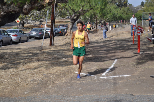 Senior Caleb Llorin races in the boys varsity race against runners from Redondo, Palos Verdes, and Peninsula High School. 