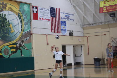 Sophomore Malia Yuhl serves the ball into play to start off Tuesday’s sweep against Inglewood.