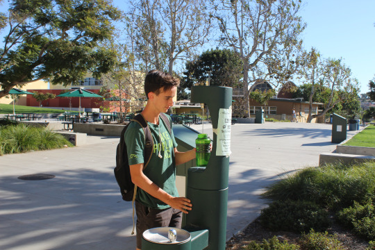 Junior Xavier Court uses the new water bottle fountain in the quad before 5th period. The new fountain was put in over the summer to help hydrate students on campus. 