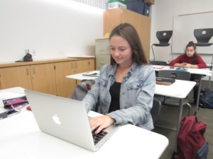 Mira Costa Junior Cami Benson logs into her “Canvas” account to access her new class pages. Many Mira Costa teachers created new class portals on the website in lieu of the beginning of the new semester.