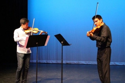 The Amadeus Duo with Kevin Chen and Steven Tse perform Violin and Viola Duo #1 by Mozart. The Eclectic Ensemble was a way for students to show off their skills and to raise money for band and orchestra. 
