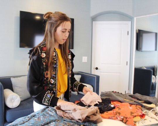 Shirina goes through her clothes and organizes them into different outfits and styles. She made many various combinations which she shared on her blog.