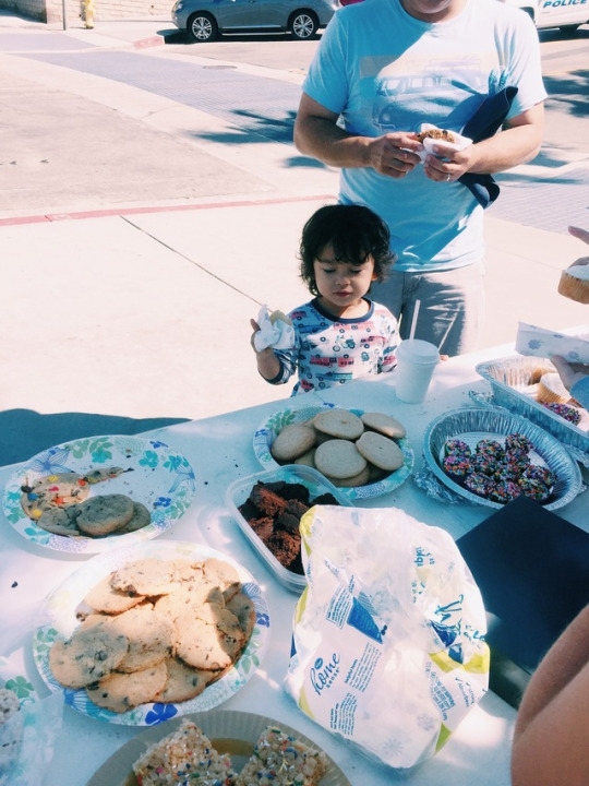 On April 30, at the bake sale on the Manhattan Beach Pier there is a wide range of customers from younger kids to older people who donated money to Prescription for Happiness. So many of the customers loved their treats and brought them many smiles which was a main goal. 