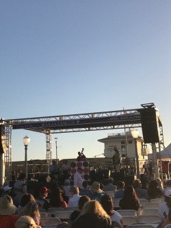 The official ceremony begins with a speech by Mayor Justin Massey. Followed by musicians from the film who performed songs from the movie, including “City of Stars,” live on the Plaza. 